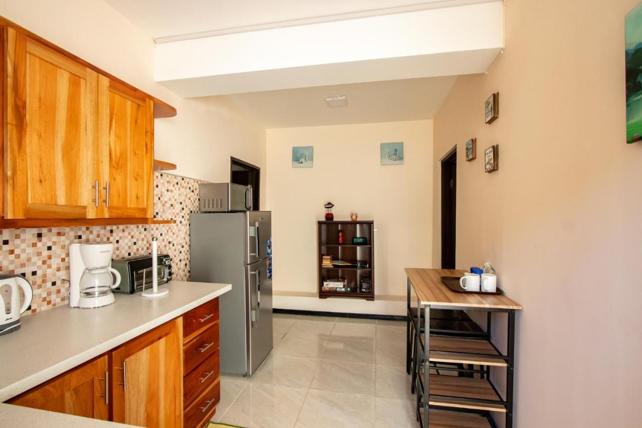 876 Ja Oasis & Homestay - By Kingston Airport מראה חיצוני תמונה