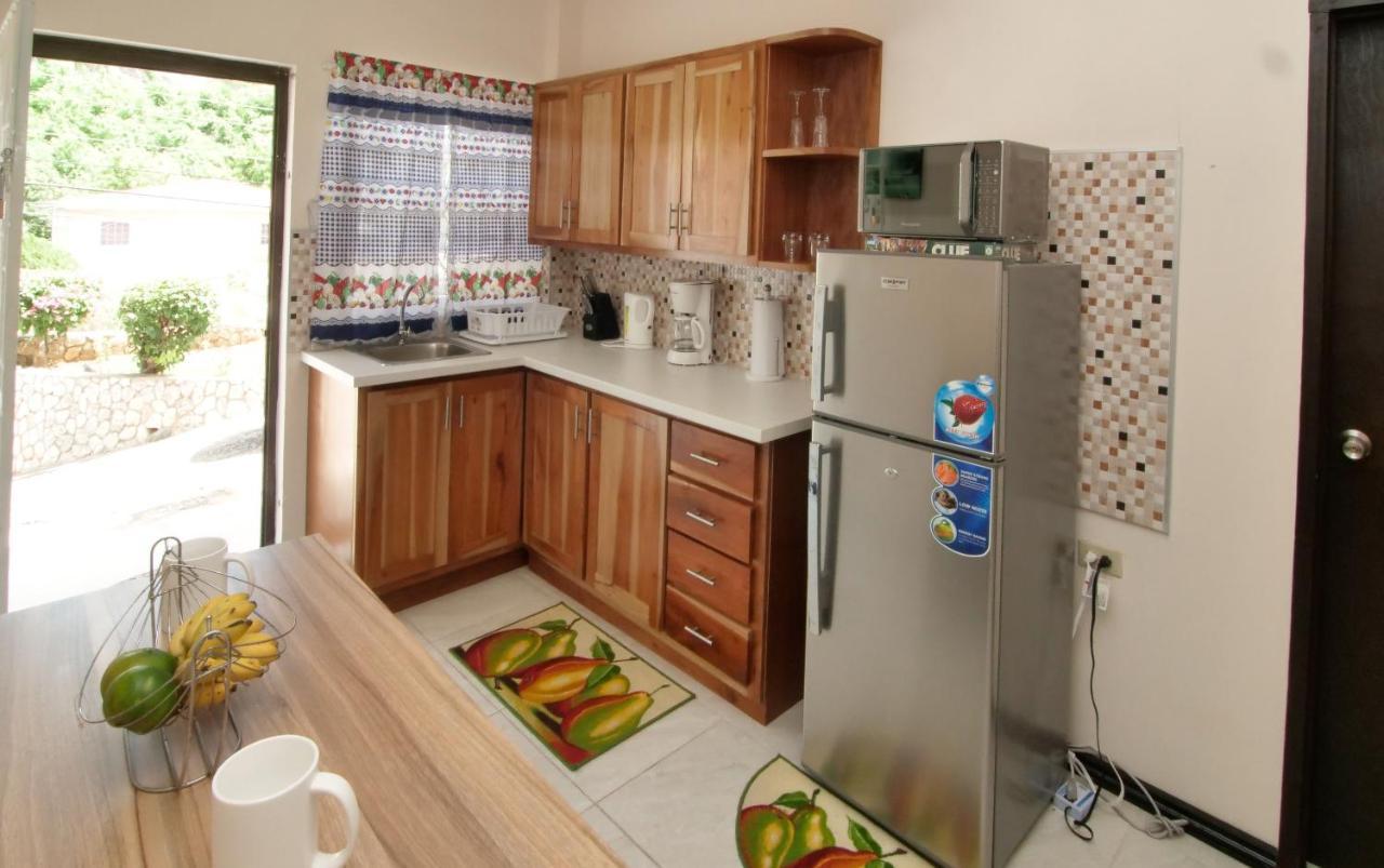 876 Ja Oasis & Homestay - By Kingston Airport מראה חיצוני תמונה